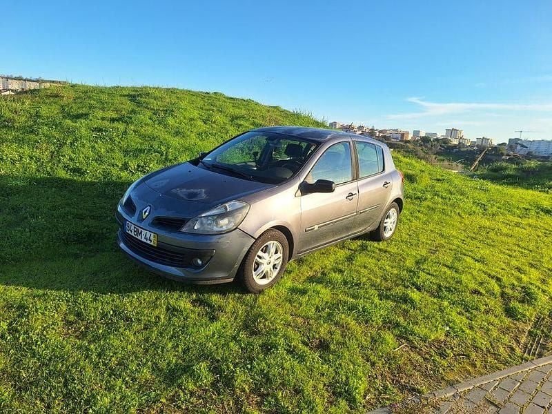 Usado 2006 Renault Clio II Sedan | € 2.350 (Bom preço) - Imagem 1/4