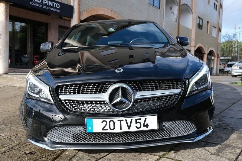 Usado Mercedes CLA180 Urban 109 HP (80 kW) 2017 Preto Sedan