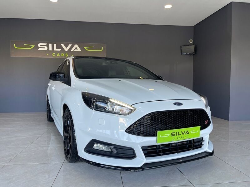 Branco Usado 2016 Ford Focus ST | € 23.990 - Imagem 1/4