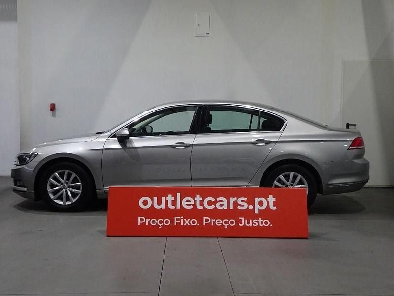 Usado VW Passat 120 HP (88 kW) 2019 Cinzento mauve metalizado Sedan