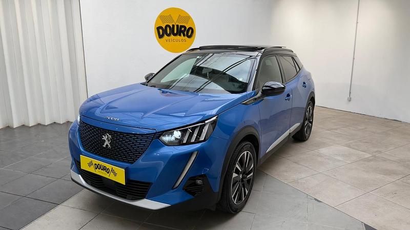 Azul Usado 2021 Peugeot e-2008 SUV | € 25.000 - Imagem 1/4