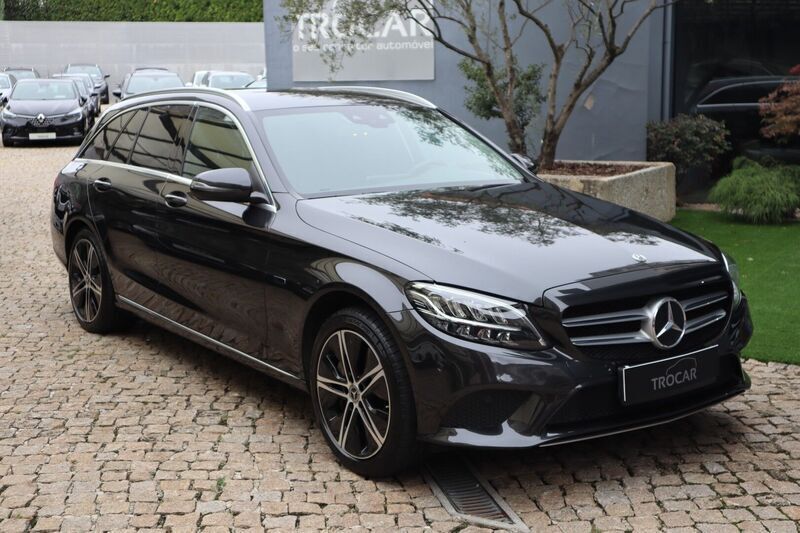Preto Usado 2020 Mercedes C300e Avantgarde Carrinha | € 27.950 (Preço justo) - Imagem 1/4