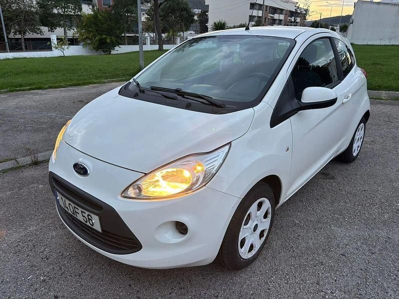 Branco Usado 2015 Ford Ka Titanium X Citadino | € 8.440 (Preço justo) - Imagem 1/4