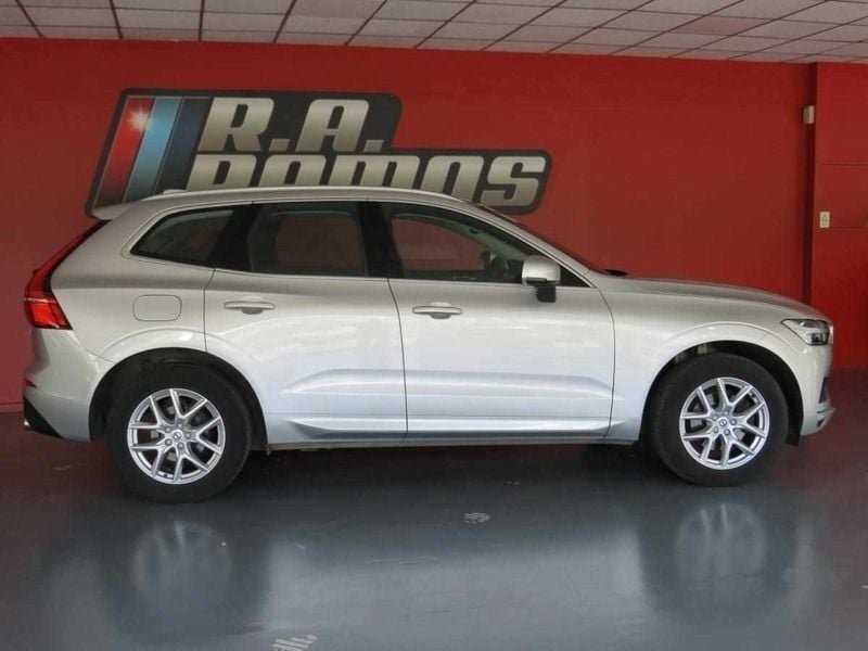 Usado Volvo XC60 Momentum 190 HP (139 kW) 2019 Cinzento SUV