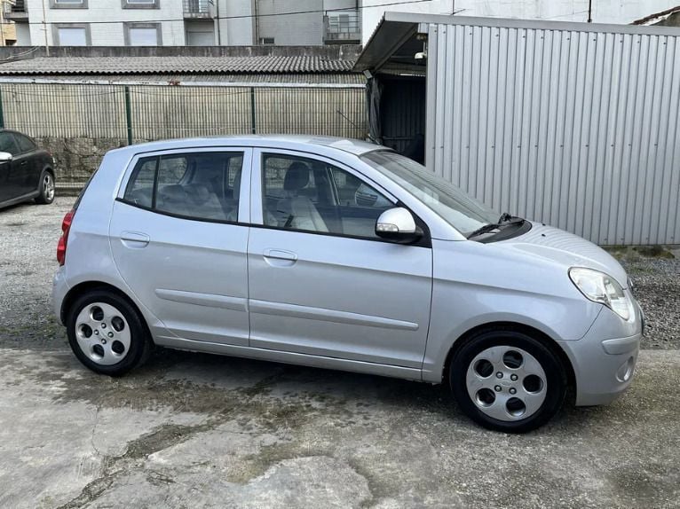 Cinzento Usado 2009 Kia Picanto Citadino | € 4.999 - Imagem 1/4