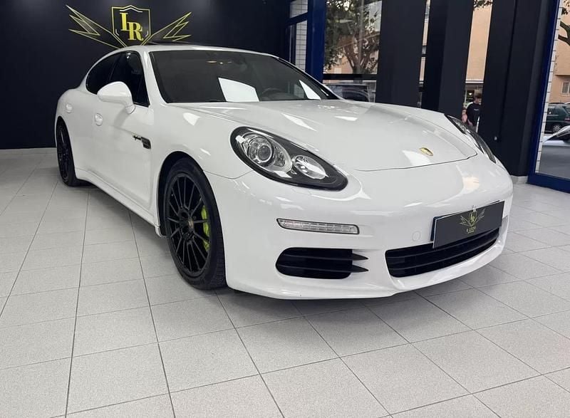 Branco Usado 2016 Porsche Panamera S E-Hybrid Sedan | € 42.000 - Imagem 1/4