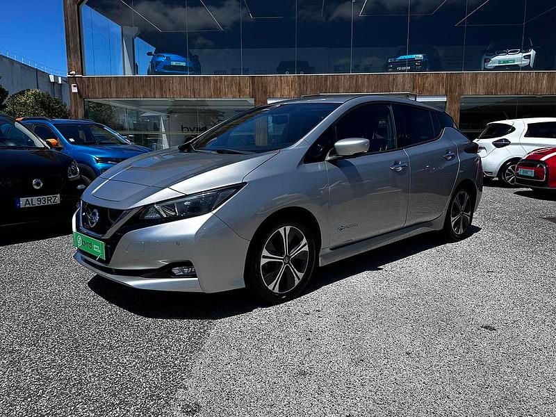 Usado Nissan Leaf Acenta 158 kW (215 HP) 2019 Branco pérola Citadino