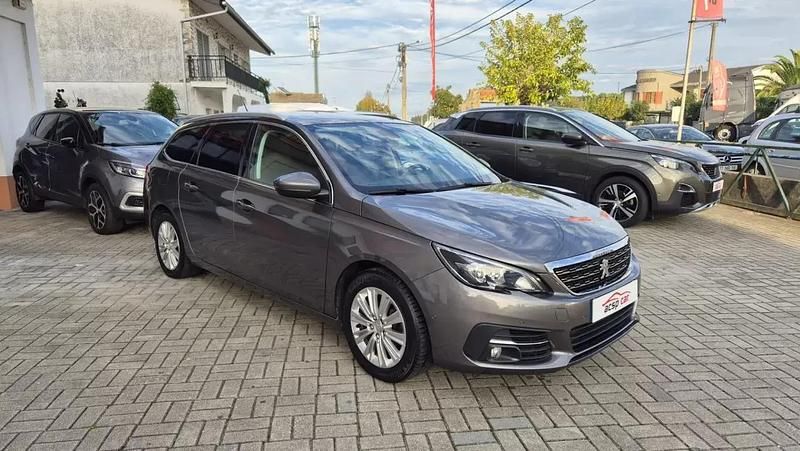Cinzento Usado 2017 Peugeot 308 SW Allure Carrinha | € 15.900 - Imagem 1/4