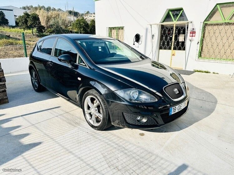 Preto Usado 2012 Seat Leon Sedan | € 6.000 - Imagem 1/1