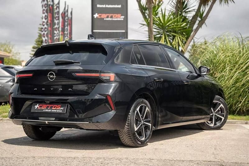 Usado Opel Astra Elegance 130 HP (95 kW) 2022 Preto