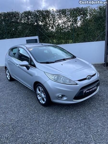 Usado Ford Fiesta 70 HP (51 kW) 2009 Cinza Citadino
