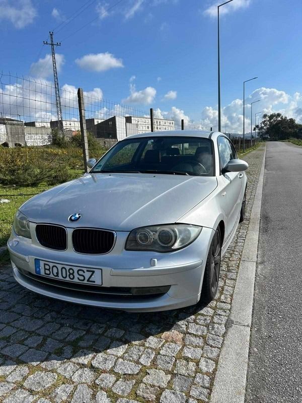 Cinzento Usado 2007 BMW 118 Citadino | € 6.250 (Bom preço) - Imagem 1/4