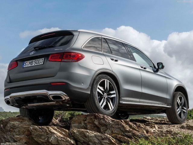 Usado Mercedes GLC300e 306 HP (225 kW) 2021 Cinzento SUV
