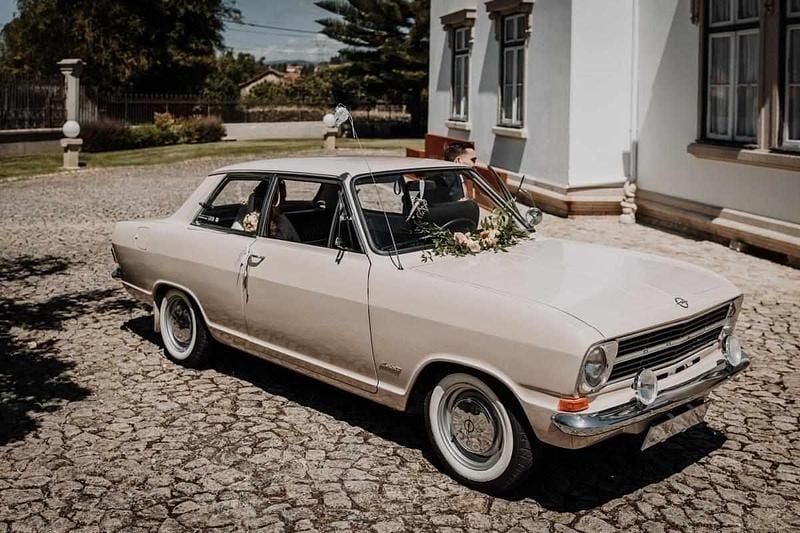 Usado Opel Kadett 60 HP (44 kW) 1972 Outra Sedan