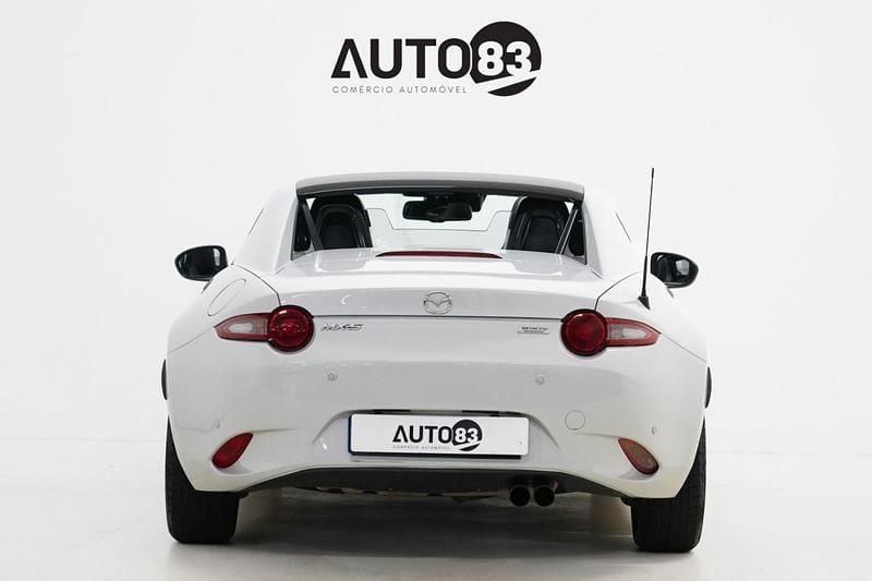 Usado Mazda MX5 131 HP (96 kW) 2018 Cinzento Cabrios