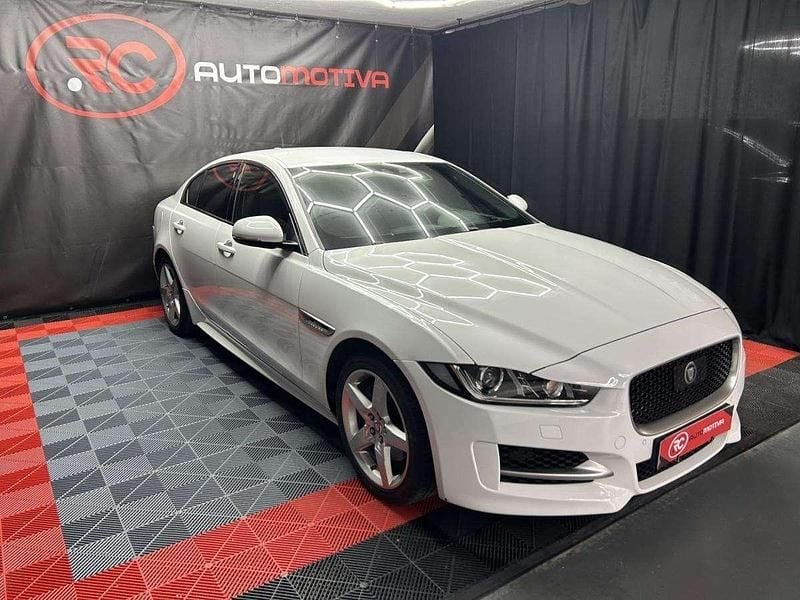 Branco Usado 2017 Jaguar XE Sedan | € 19.990 (Preço elevado) - Imagem 1/4