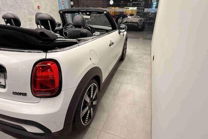 Usado Mini Cooper Cabriolet Classic 136 HP (100 kW) 2023 Branco Cabrios