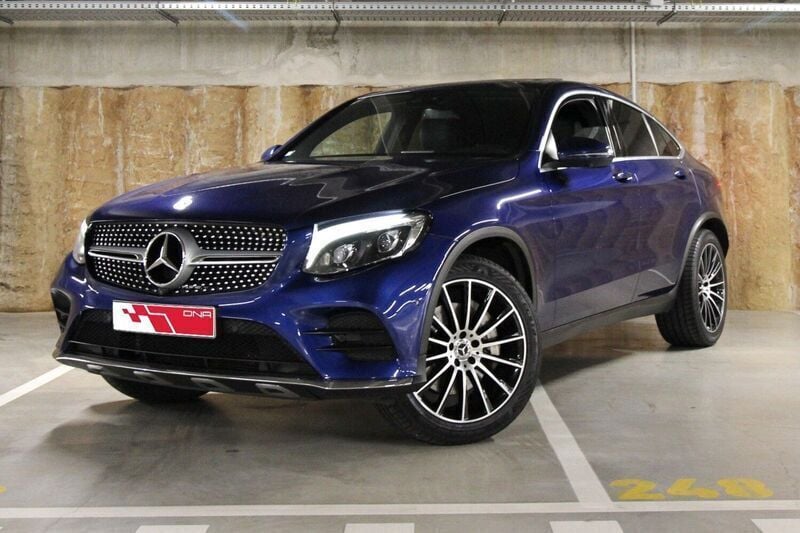 Azul Usado 2017 Mercedes GLC250 AMG line SUV | € 41.990 - Imagem 1/4