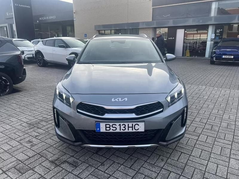 Usado Kia XCeed 100 HP (73 kW) 2025 Cinza SUV
