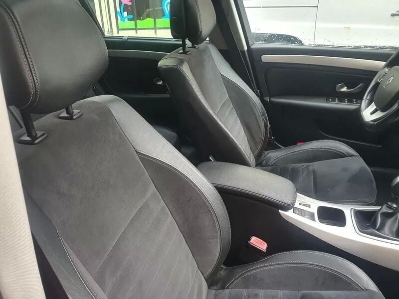 Usado Renault Laguna III Dynamique 110 HP (80 kW) 2008 Cinzento Carrinha