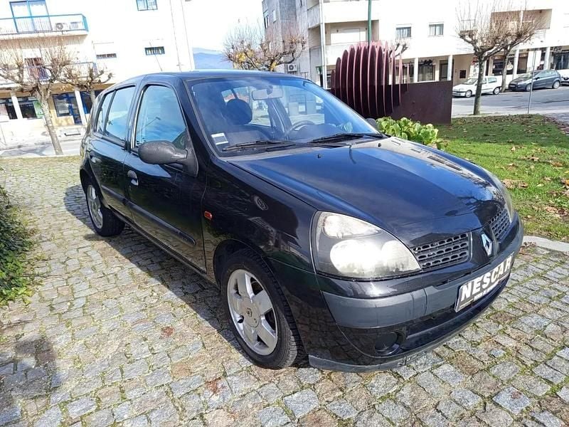 Usado Renault Clio II Authentique 60 HP (44 kW) 2002 Preto