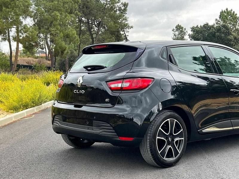 Usado Renault Clio IV 90 HP (66 kW) 2015 Preto Citadino