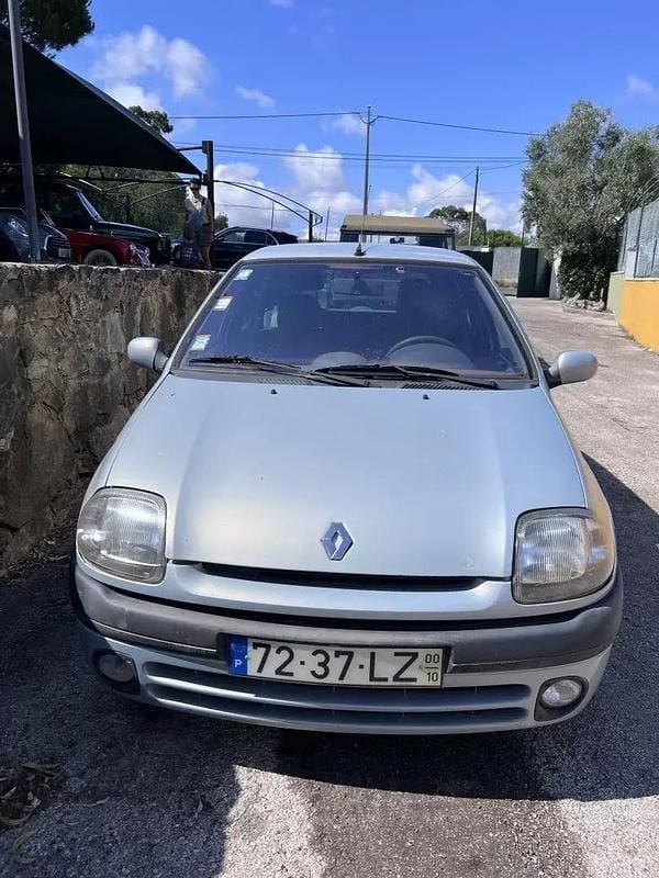 Usado Renault Clio II 110 HP (80 kW) 1998 Cinzento