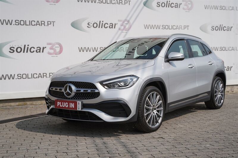 Branco Usado 2022 Mercedes GLA250 AMG line SUV | € 42.500 - Imagem 1/4