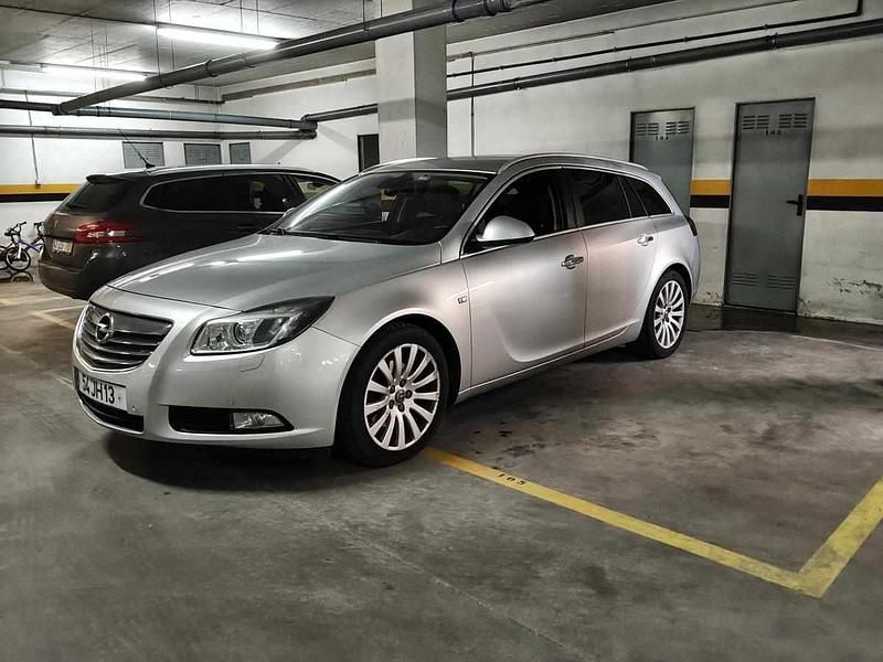 Usado Opel Insignia 160 HP (117 kW) 2010 Cinzento Carrinha