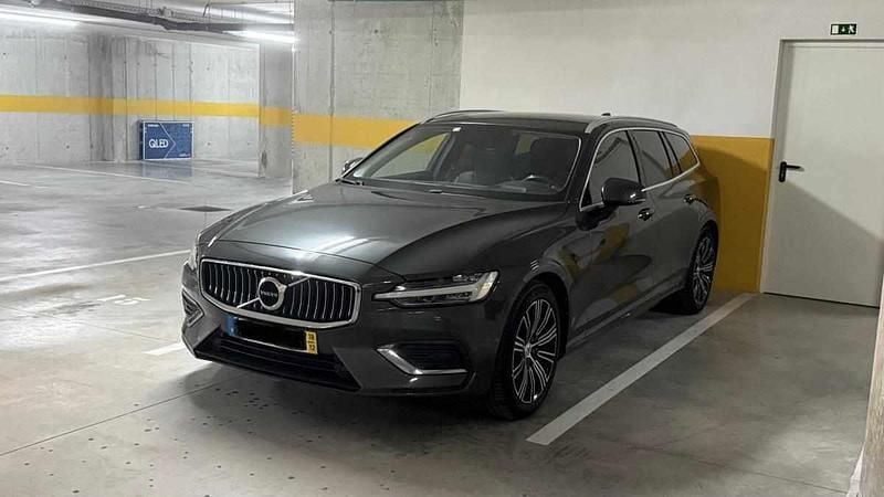 Cinzento Usado 2018 Volvo V60 Carrinha | € 19.500 (Caro) - Imagem 1/4