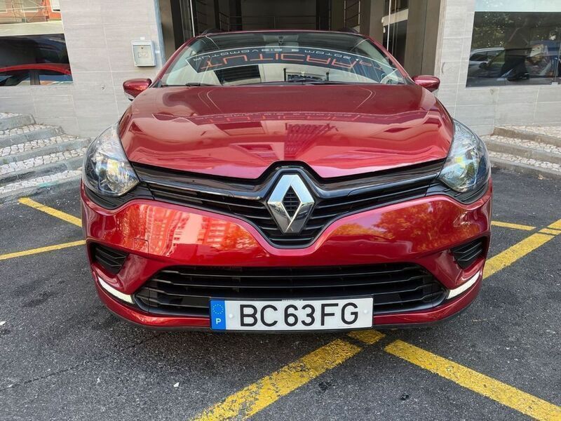 Usado Renault Clio GrandTour Zen 75 HP (55 kW) 2019 Vermelho Carrinha