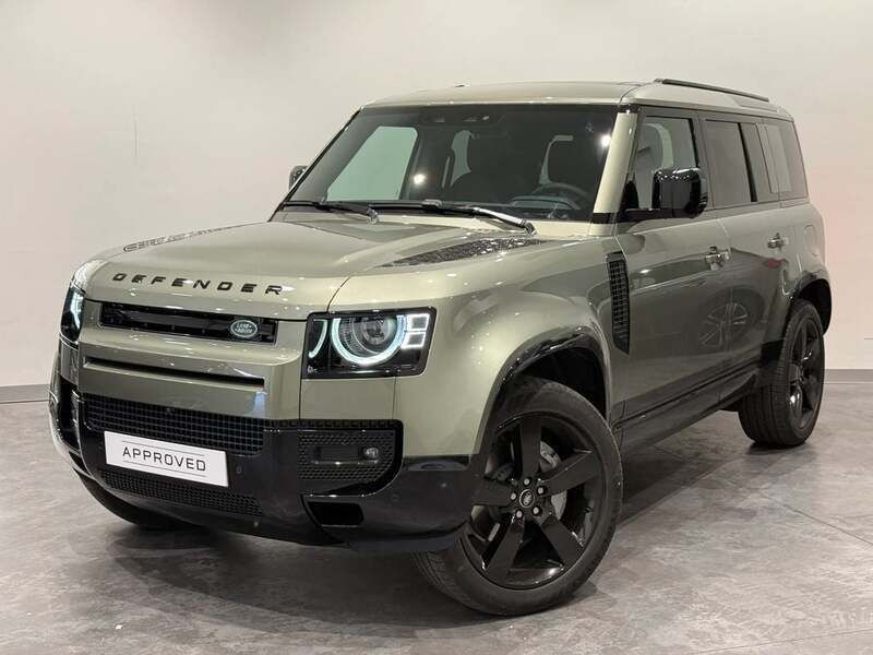 Verde Usado 2025 Land Rover Defender SUV | € 107.000 - Imagem 1/4