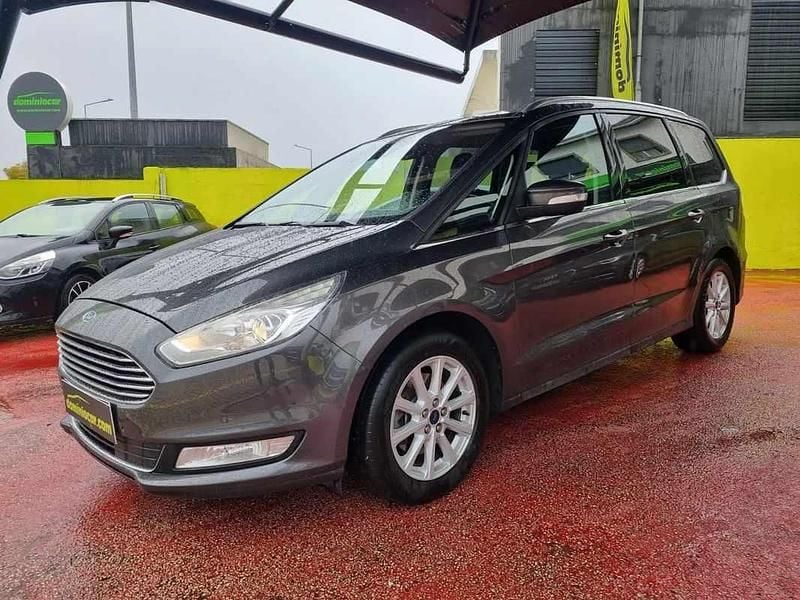 Cinzento Usado 2018 Ford Galaxy Monovolume | € 18.990 - Imagem 1/4
