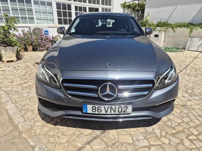 Usado Mercedes E220 194 HP (142 kW) 2018 Cinzento Carrinha