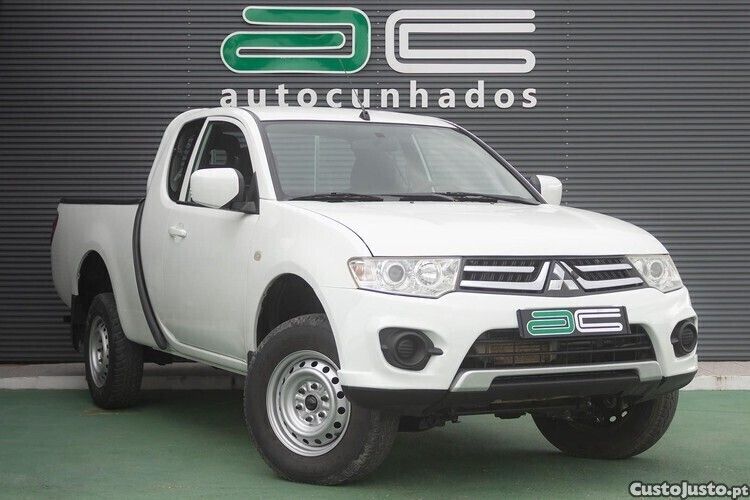 Branco Usado 2015 Mitsubishi L200 Inform Pickup | € 19.750 - Imagem 1/1