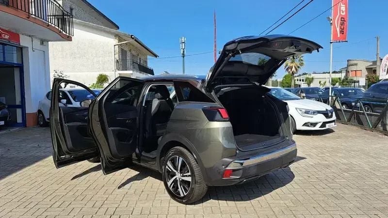 Usado Peugeot 3008 Allure 130 HP (95 kW) 2018 Cinzento SUV