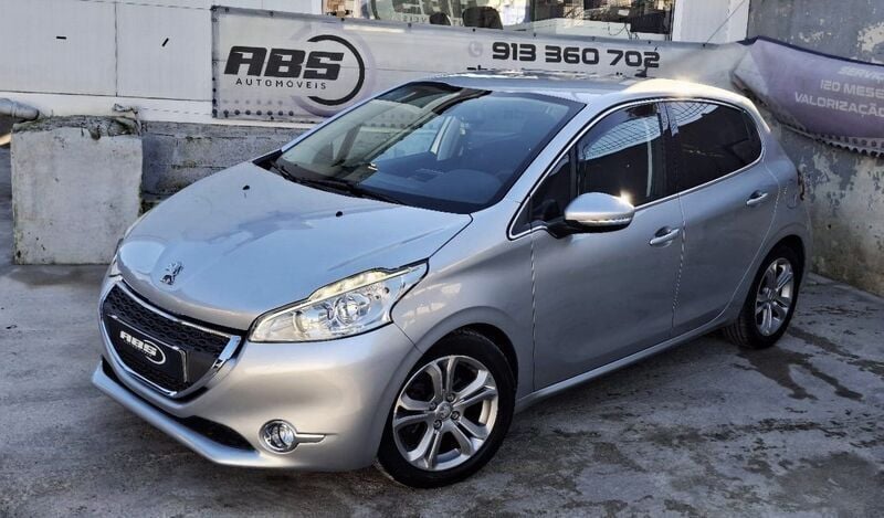Cinza Usado 2013 Peugeot 208 Allure Citadino | € 11.990 (Preço justo) - Imagem 1/4