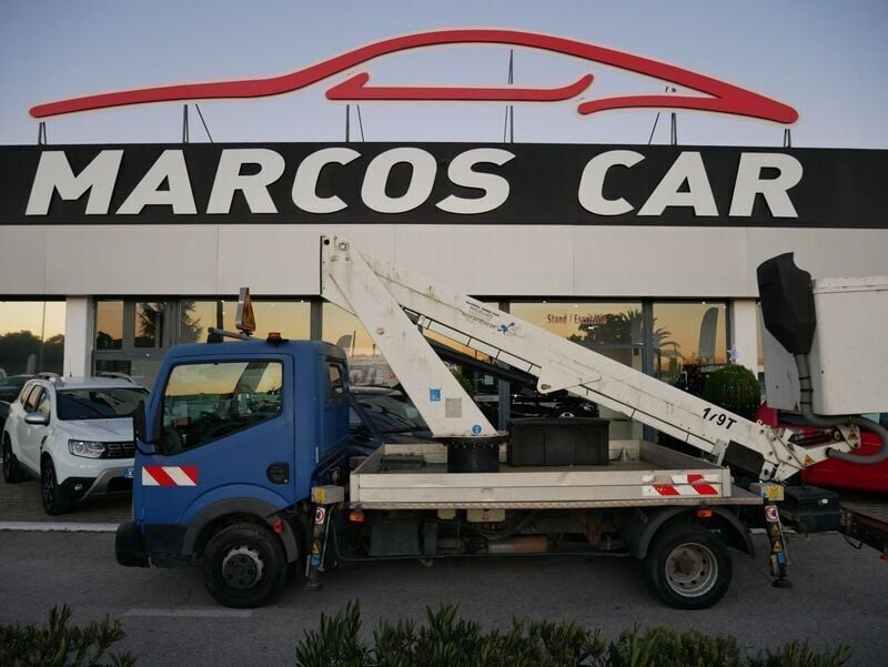 Usado Nissan Cabstar Comfort 150 HP (110 kW) 2013 Azul Pickup