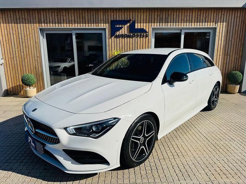 Branco Usado 2020 Mercedes CLA180 AMG line Sedan | € 29.900 (Preço elevado) - Imagem 1/4