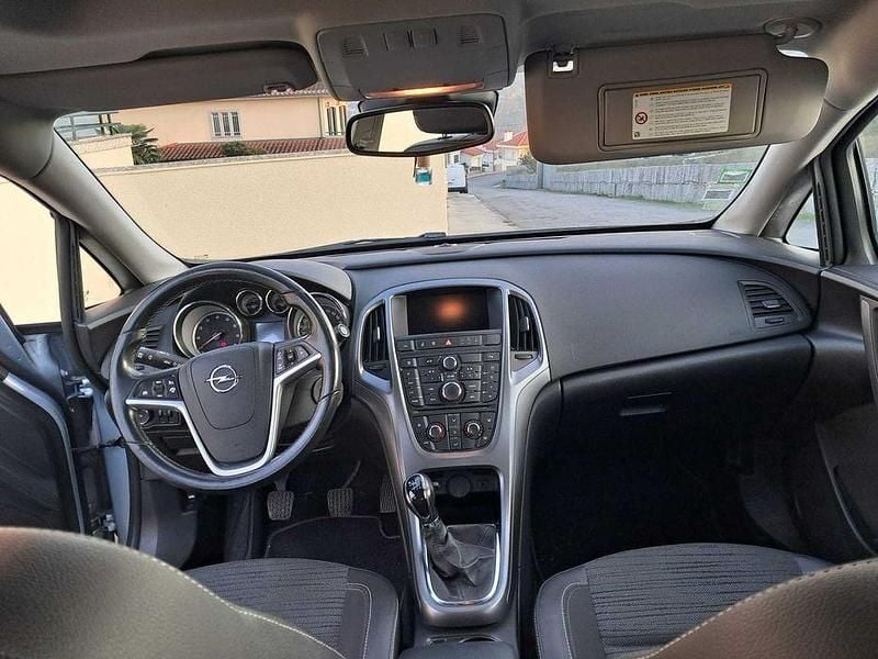 Usado Opel Astra 140 HP (102 kW) 2016 Sedan