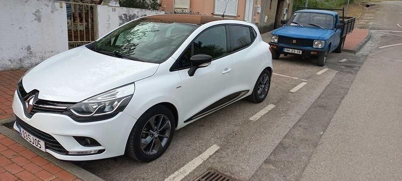 Usado 2017 Renault Clio IV LIMITED Sedan | € 12.200 (Preço justo) - Imagem 1/4