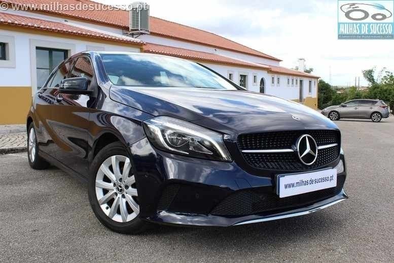 Azul Usado 2018 Mercedes A180 Style Coupé | € 18.500 (Preço justo) - Imagem 1/4