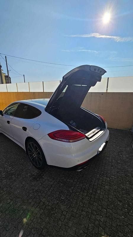 Branco Usado 2013 Porsche Panamera S Sedan | € 43.990 - Imagem 1/4