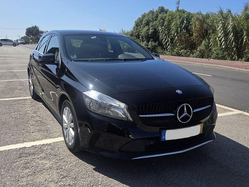 Usado 2017 Mercedes A180 Sedan | € 17.900 (Preço justo) - Imagem 1/4