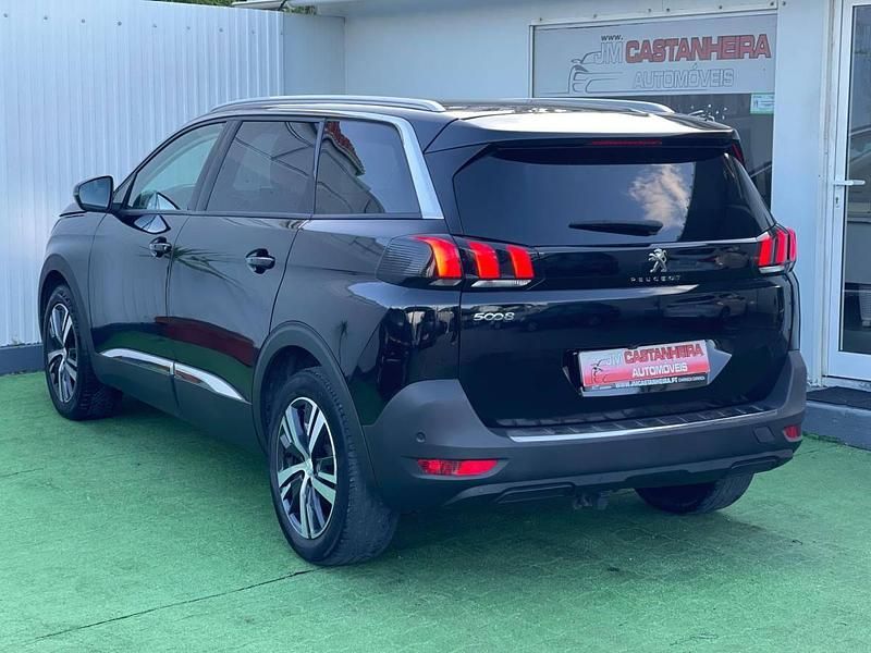 Usado Peugeot 5008 Allure 130 HP (95 kW) 2020 Preto Monovolume