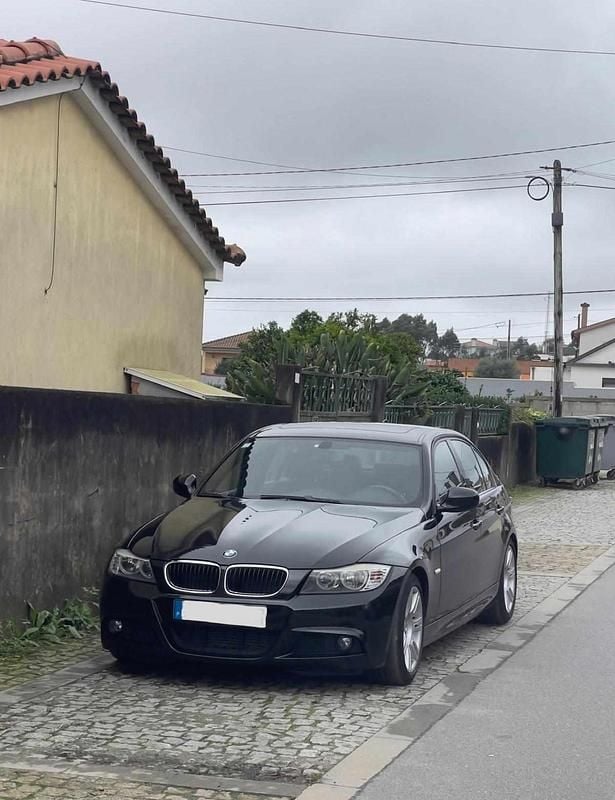 Usado BMW 320 177 HP (130 kW) 2009 Preto Sedan