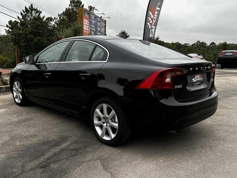 Usado Volvo S60 Momentum 190 HP (139 kW) 2017 Preto Sedan