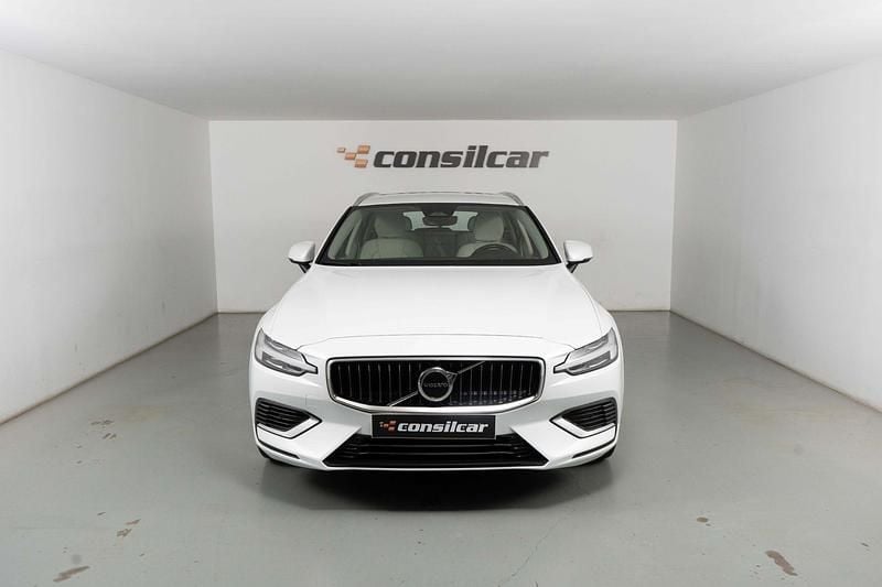 Branco Usado 2022 Volvo V60 Inscription Carrinha | € 31.480 (Bom preço) - Imagem 1/4