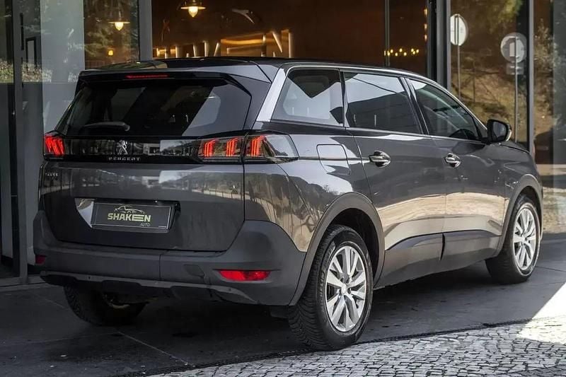 Usado Peugeot 5008 Active 130 HP (95 kW) 2022 Cinza antracite Monovolume