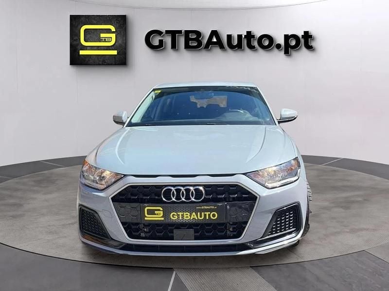 Azul Usado 2022 Audi A1 Advanced Citadino | € 18.900 (Bom preço) - Imagem 1/4
